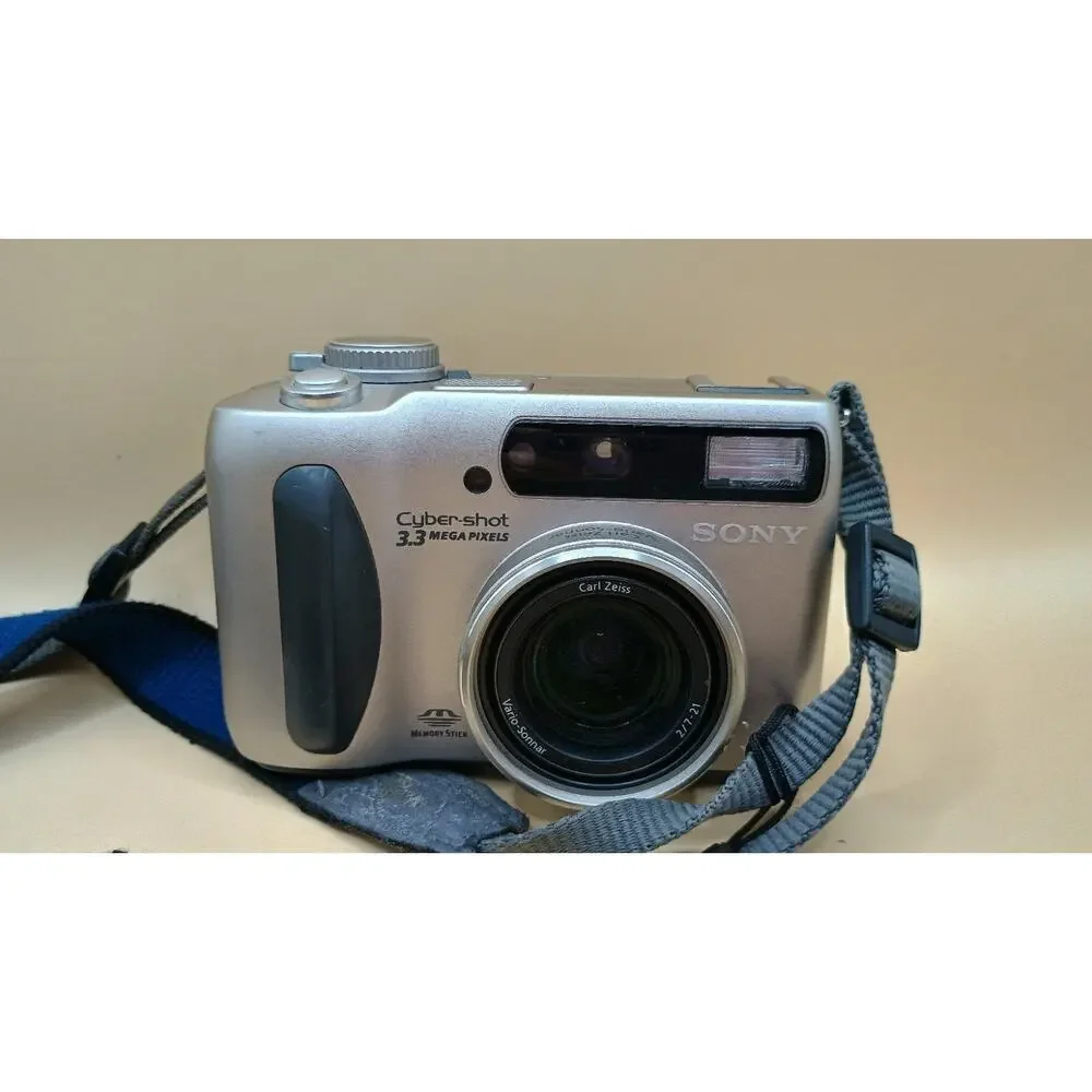Sony Cybershot DSC-S75 3.3MP Compact Digital Camera Silver UNTESTED